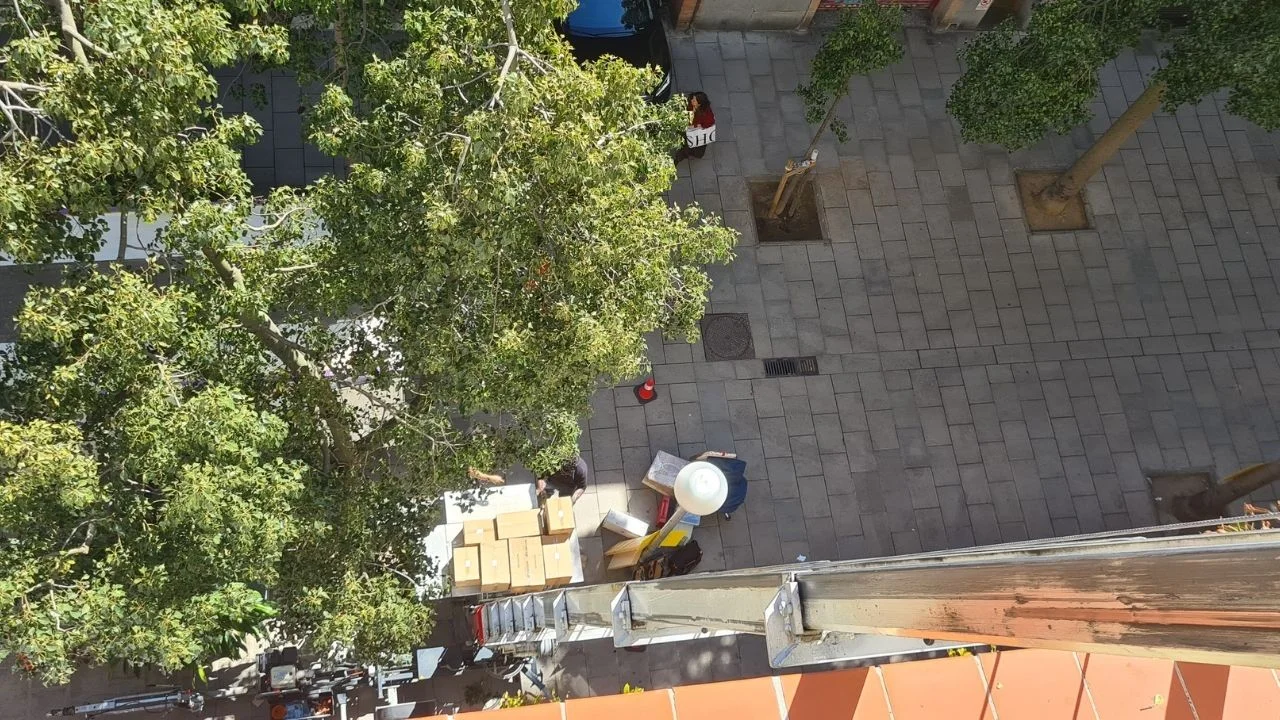 mudanza con plataforma elevadora en Barcelona