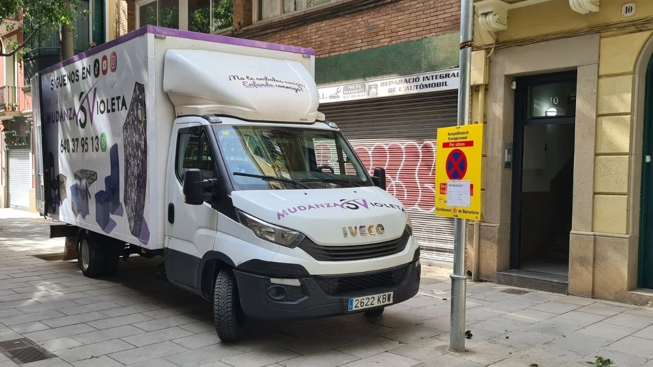 mudanza con plataforma elevadora en Barcelona permisos