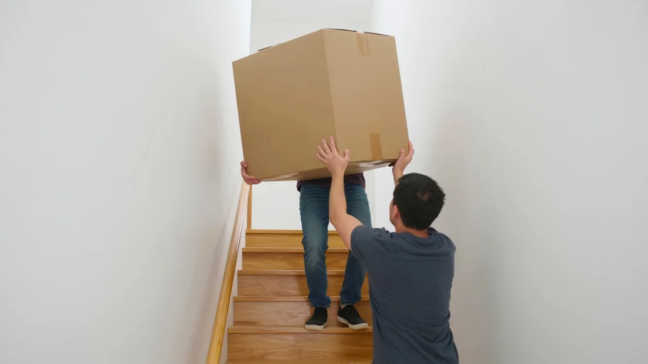 errores levantar cajas pesadas mudanza